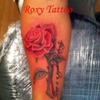 modele-tatuaje-trandafir-scris