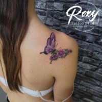 tatuaj fete fluture color