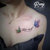 tatuaj fete fluturi scris