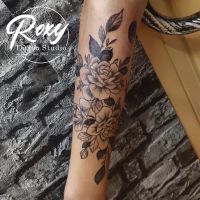 tatuaj fete mana flori