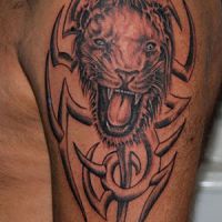 tatuaje-baieti-leu-tribal