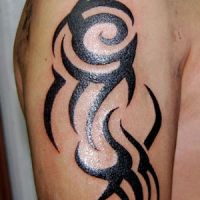 tatuaje-baieti-tribale-tatuaje