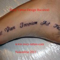 tatuaje-fete-scris-picior