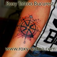 tatuaje busola compas roxy tattoo