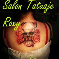 tatuaje craniu trandafir roxy